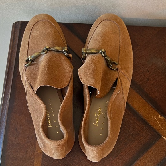 Lord & Taylor 424 Fifth Gabby Tan Suede Leather Loafers Horsebit Slipon 6/36 - Picture 5 of 15